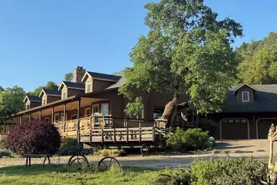 Image de Spacious 5-bdrm house in charming Yokuts Valley with Ac, WiFi near Kings Canyon