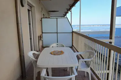 Image de Cn010 - Cesenatico, large three-room apartment facing the sea with beach