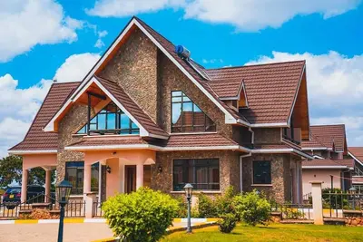 Image de An elegant villa located in a serene Golf Resort, where luxury meets opulence.
