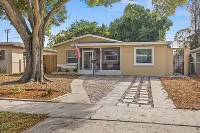 Image de Charming 2-bedroom 1-bath bungalow in St. Petersburg with Ac, WiFi, Pet Friendly
