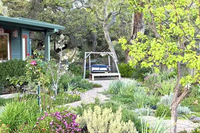 Image de Charming 3-bed home in Carmel Valley with river access; walkable to the village.