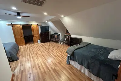 Image de Charming 2-bedroom Unit in Log Cabin house in welcoming Wendell with WiFi, Ac