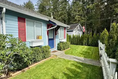 Image de Cultus Lake Blue Beach Bungalow