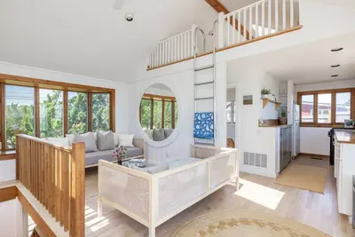 Image de Peaceful beach  bungalow on Gerard drive East Hampton Springs