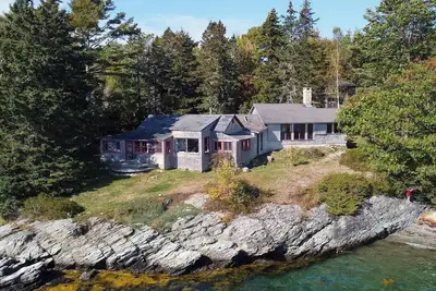 Image de Classic Maine Waterfront Cottage with Private Beach and 4 Bedrooms