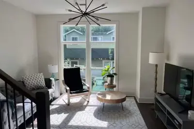 Image de Luxury townhome in East Atlanta!