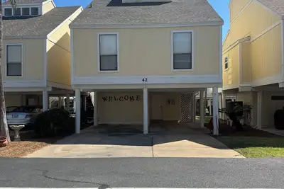 Image de 3br/Pet friendly villa in Sandpiper Cove with private beach access