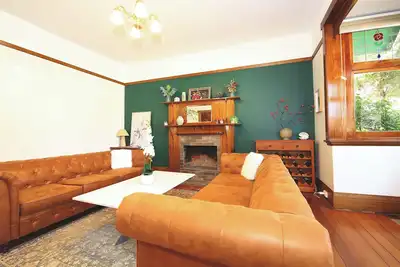 Image de Historic English Manor in New Town | Euro-Inspired | Free Parking | Near Hobart”