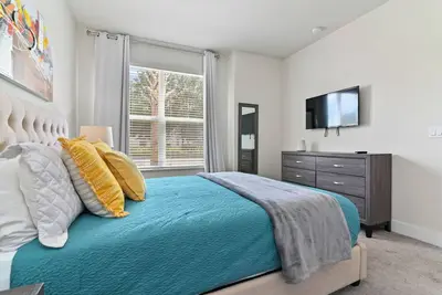 Image de Spacious 4-bedroom townhome in delightful Clermont with fitness room, WiFi