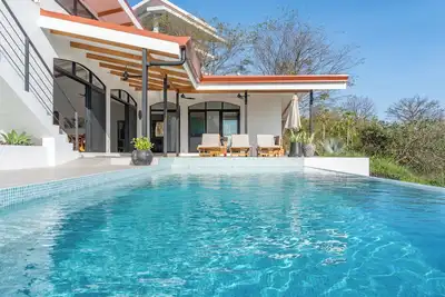 Image de Luxury 3-bedroom villa in Samara with infinity pool, WiFi, Ac