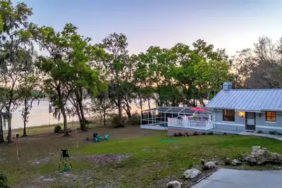 New! Oasis  villa - lake View &pool near Fl springs