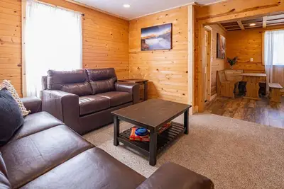 Image de Urban Cabin | 4br w/ Huge Yard