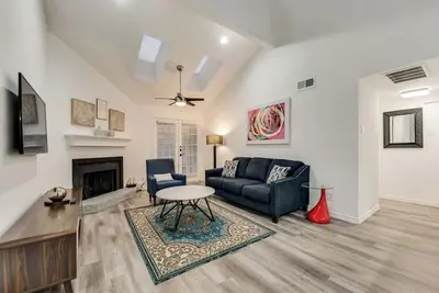 Image de 2-bedroom apartment in superb Dallas with WiFi, Ac