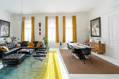 Image de Massimo's Palace Appartament - Comfortable accomodates up to 9 guest.