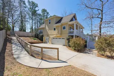 Image de Spacious East Atl Stay-2 Kitchens, Fast Wifi, Luxe Baths, Near Bars & Eats