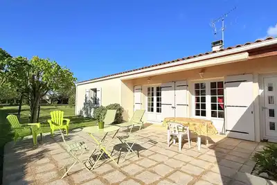 Image de Maison familiale proche plages et commerces avec jardin
