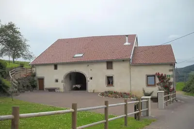 Image de Gîte Vosges : nature, cheminée, animaux acceptés