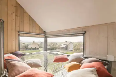Image de Maison spacieuse au Mont Saint Michel avec cheminée