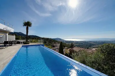 Image de Spectacular views and infinity pool - privacy -