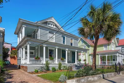 Image de Bright Space With Natural Light, Private Balcony, and Heated Pool
