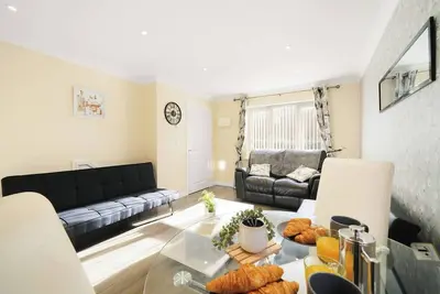 Image de Table Tennis | Ensuite | Garden | Parking x2 | Work Stays