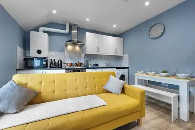Image de Central Location I King Size Bed | Work stays