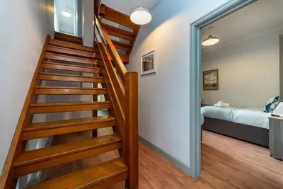 Image de 5 Bedrooms, Off Road Parking, Courtyard