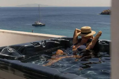 Image de One Bedroom Design Apartment, Sea view, outdoor Jacuzzi, Shared Infinity Pool