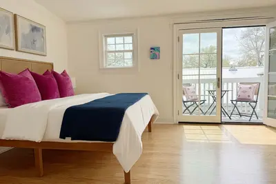 Image de Classy 3-Story Downtown Apt - Great Location!