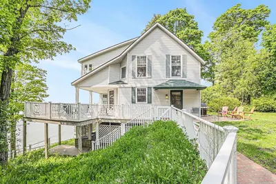 Image de Studley Cottage: Lake Michigan Waterfront Home for Generations
