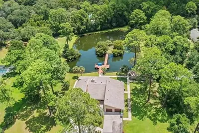 Image de Tranquil Oasis- Fish Pond & Private Island Access