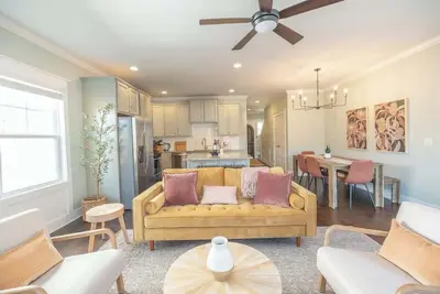 Image de A Gem in the Heart of Black Mountain!