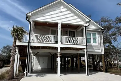 Image de Beautiful, New Construction Beach House – Walk to Surf, Shops, Dining & Grocery!