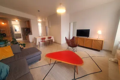 Image de Grand appartement de 4 chambres au cœur du Mourillon, cadre de vie privilégié.