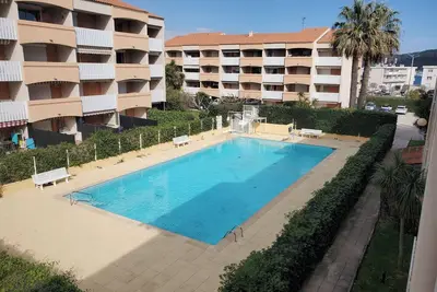 Image de T2 Climatisé avec Piscine aux Sablettes – Tout à Pied, Mer et Sérénité