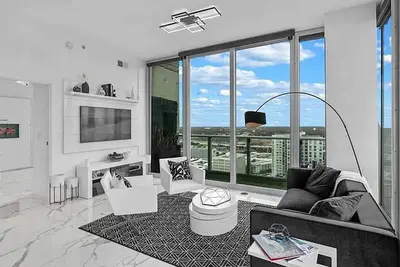 Image de High Rise Condo with City Views in Downtown Tampa