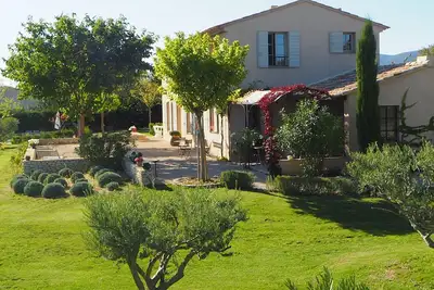 Image de maison de charme sur la route des châteaux du Luberon