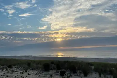 Image de Spacious 5-bedroom house in enchanting North Beach on Long Beach Island.