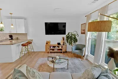 Image de 4-bedroom bungalow minutes from Downtown Atl