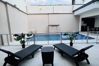 Image de Casa en el corazon de cali con piscina cocina. Café y Melao