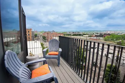 Image de Birmingham Bright Stay - 1br/Balcony/Walk Score 91
