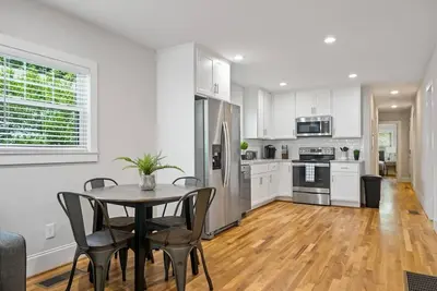 Image de Avenue Quads - Unit 1/Spacious Stay/Parking