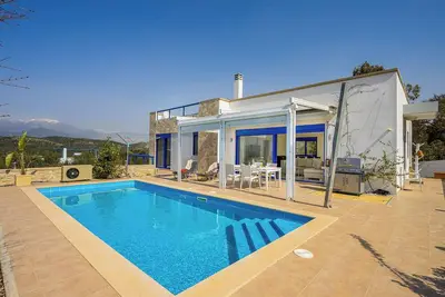 Image de House with sea view. Family-friendly.