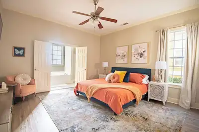 Image de Bessemer Beauty: Suburban Charm with Modern Flair