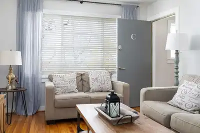 Image de Vulcan View C- Private Parking/Balcony/King Bed