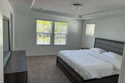 Image de Brand New Home 5 Min to Park, 10 Min to Mall