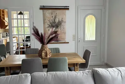 Image de Les rosiers vous accueillent pour 8 personnes \nMaison cosy près de La Rochelle