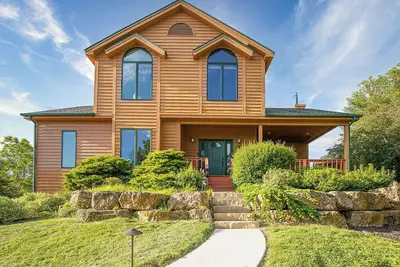 Image de Modern 6Br/6Ba, Hot tub, Views, game rm