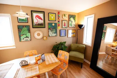 Image de Good Vibe Bungalow w/ Hot Tub + Fire Pit + Fenced Yard. Heart of Old Town