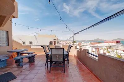 Image de Spacious 3br Beach House -- Steps to Sand, A\/C, WiFi, Views & Grill